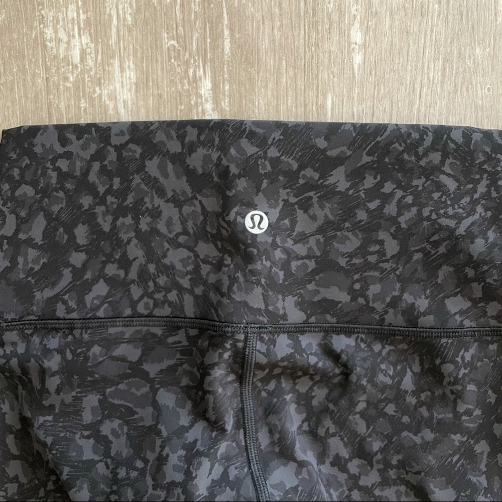 $4.99 Shipping! Lululemon WU HR Tight 25" Lux - Picture 6 of 7